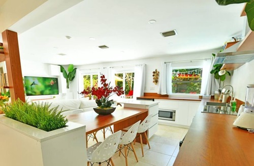 South Middle River Apartment | Spring Brake | 4 Bed Apartment | Pool available | Beach 6min | Big Patio