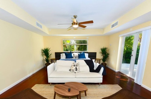 South Corals Apartment | Spring Break | Elegant flat Apartment | Pool available |Free Bikes