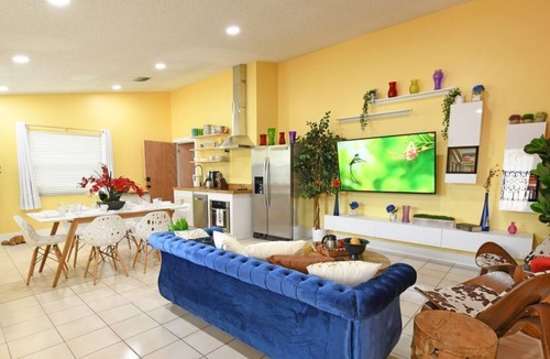 West Little Havana House | Spring Sale | Huge backyard | Entire House | Calle Ocho| South Beach 12min