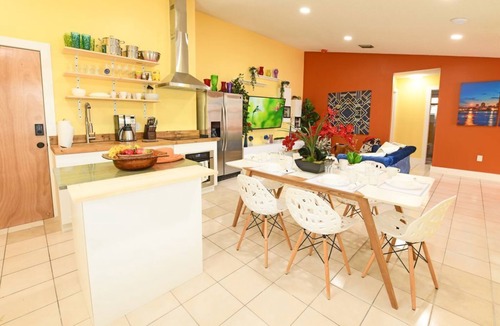 West Little Havana House | Spring Sale | Huge backyard | 4 Bed Apartment | Calle Ocho| South Beach 12min