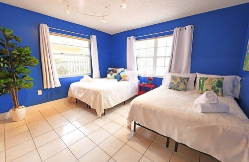 West Little Havana House | Spring Sale | Huge backyard | 4 Bed Apartment | Calle Ocho| South Beach 12min