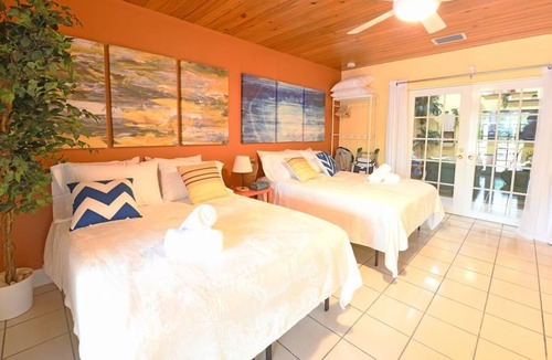West Little Havana House | Spring Sale | Huge backyard | 2 Beds Apartment | Calle Ocho| South Beach 12min
