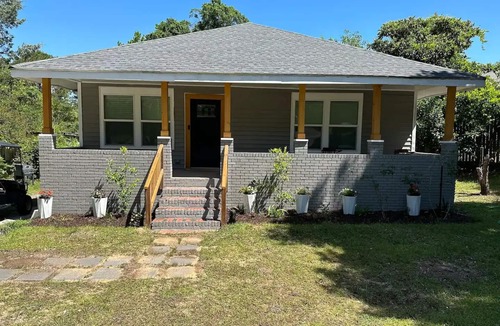Mobile House | Springhill Bungalow-cozy bungalow located in the Springhill area.