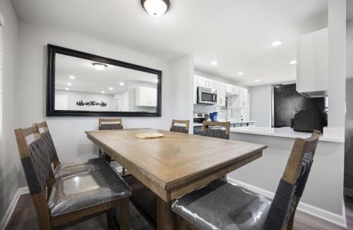 Rustic Hills House | Springs Basecamp Near Airport, Zoo and Iconic Sights