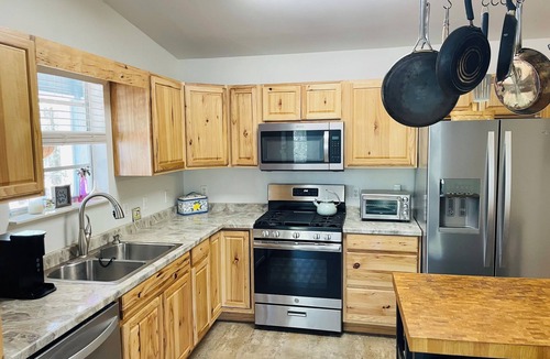 Trenton House | Springs Escape, Private, Pet Friendly, Fully Fenced & Parking