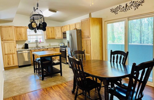 Trenton House | Springs Escape, Private, Pet Friendly, Fully Fenced & Parking
