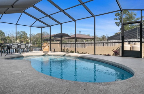 Homosassa House | Springs Waterfront, kayaks and pool, room for the whole fam + friends