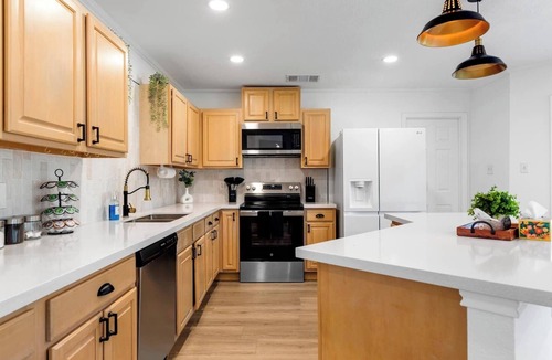 Wetmore House | Spurs Game Room, Resort Pool, Centrally located