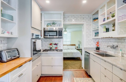 St. Marys House | St. Marys Chic: Porch Living & Total Walkability!