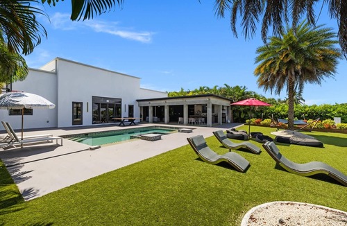 North Miami Beach Villa | Star Villa | Opulent Waterfront Property