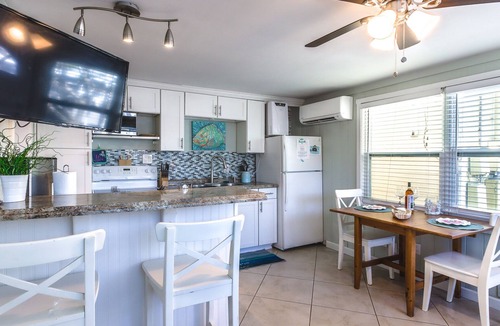 Pass-a-Grille House | Starfish Cottage 1B PetFriendly Steps from Pass-a-Grille Beach with Free Parking