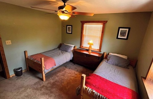 Westcliffe Cabin | Starry Peaks Lodge - a mountain all to yourself. Get away or stay connected.