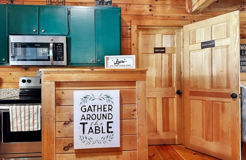 Pine Mountain Valley Cabin | Stay for Labor Day - Fiber Wifi! - Close to Callaway Gardens