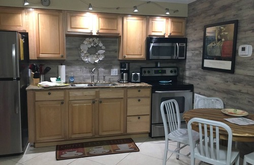 Indian Shores Condo | Stay on the Beach! Cozy Condo with Large Heated Pool