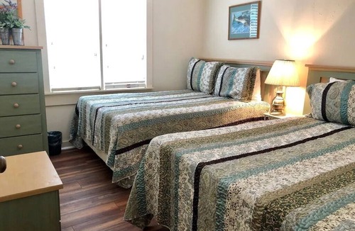 Steinhatchee Resort | Steinhatchee Landing Resort-River House B #18-Waterfront-*THIRD NIGHT FREE*