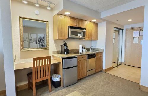 Mount Crested Butte House | Stellar Location with Hot Tub Pool Steam Room & Gym Acces