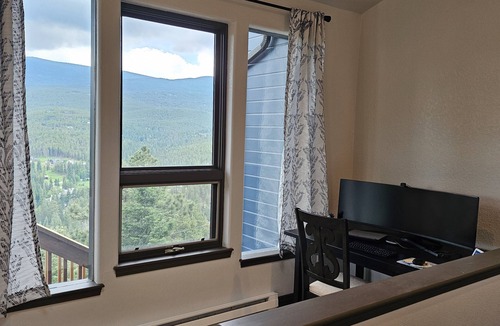 Shadow Mountain House | Steller's Jay Hideaway