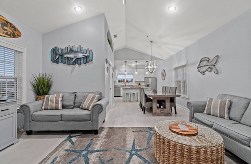 Lullwater Beach House | ☀️ Steps from the beach, shops, breathtaking views of the Gulf and private pool 🌴