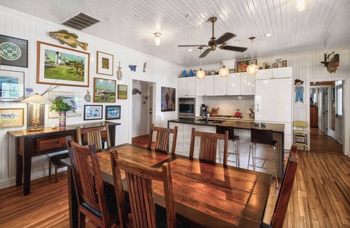 Tybee Island Cottage | Steps from Tybee’s Beaches & Park│Charming Historic Home w/Modern Comforts