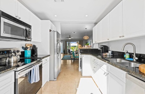 Wilton Manors House | Steps from Wilton Drive | Fire Pit | BBQ