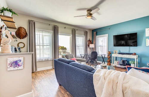 Cedar Key House | Steps to Beach: Home w/Sunset Views in Cedar Key!