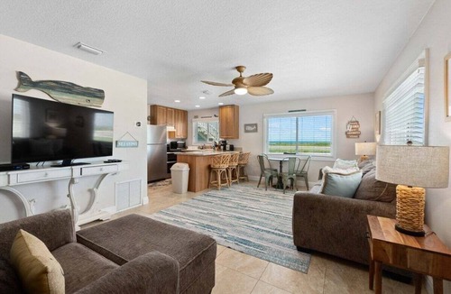 Flagler Beach Condo | Steps to Flagler Beach! Cozy 1-BR Oceanfront Retreat Dog-Friendly