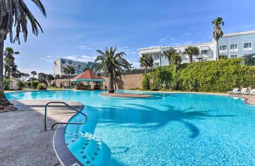 Galveston House | Steps to Galveston Beach: Resort-Style Condo!
