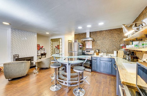 Red River Condo | Steps to Main St! Red River Condo w/Mtn-View Deck