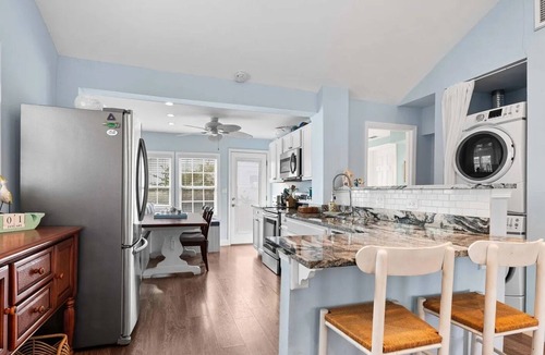 Jacksonville Beach Cottage | Steps to Ocean + Fenced Yard: Twin Palms Cottage