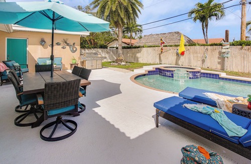Singer Island House | Steps to Sand! Singer Island Getaway w/Bikes