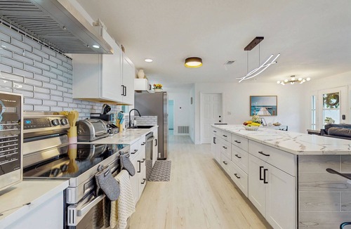 Fort Walton Beach Cottage | Steps to Sea! Coastal Escape in Fort Walton Beach