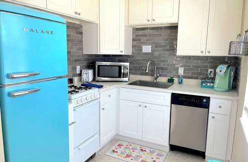 Capri Isle Apartment | steps to sunset+Paradise!