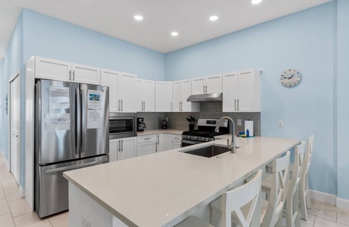 Indian Shores Condo | Steps to the Beach | Large 4B & Private Balcony!