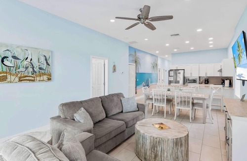 Indian Shores Condo | Steps to the Beach | Large 4B & Private Balcony!