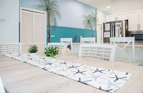 Indian Shores Condo | Steps to the Beach | Large 4B & Private Balcony!