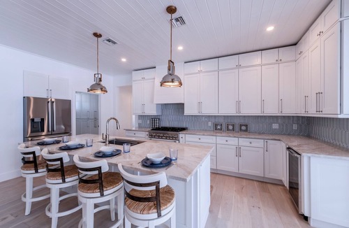 Naples Park House | Steps to Vanderbilt Beach, Sleeps 13, Resort-Style Backyard