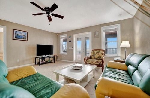 Independence Square Apartment | Stones Throw Beachfront Family Suite #3 VIEWS