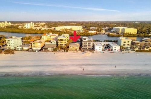Independence Square Apartment | Stones Throw Beachfront Family Suite #3 VIEWS