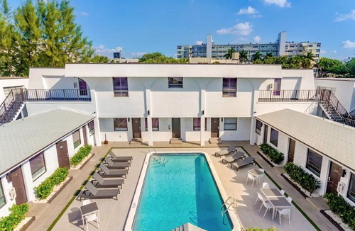 Deerfield Beach Apartment | Studio #108 | Pool View | Couples Retreat