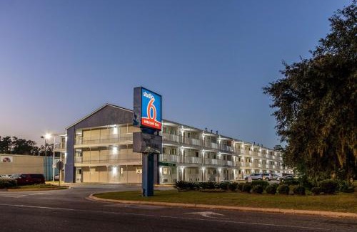 Savannah Hotel | Studio 6 Extended Stay - Savannah, GA