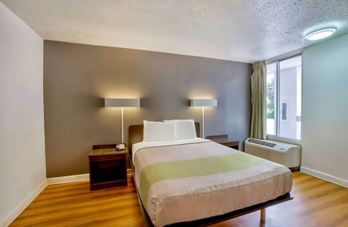 Gainesville Hotel | Studio 6 Gainesville, FL