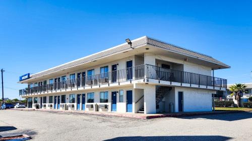 Galveston Hotel | Studio 6 Galveston TX