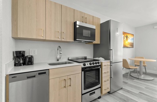 North Redington Beach Condo | Studio Apartment in Beachfront Property