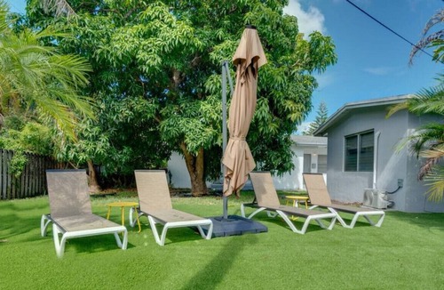 Lake Ridge Apartment | Studio APT Close to Sunrise Blvd and Galleria Mall
