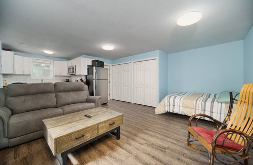 Southside Apartment | Studio Homey Studio Minutes from Mayo Clinic & UNF!