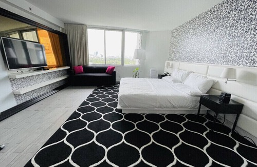 West Avenue Hotel | Studio in South Beach with best Sunset s ever . BTR008203-11-2019. CND2332048.