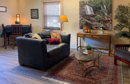 Helen Apartment | Studio on Main St in Helen - Walkable to Restaurants and Attractions