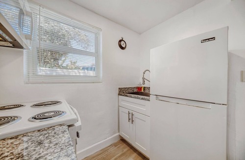 Tropic Apartment | Studio Stay w/Kitchenette - Near EGAD, beach and more.