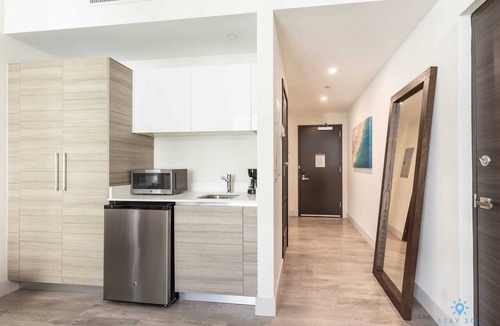 Hollywood Apartment | Studio - Steps from Hollywood Boardwalk