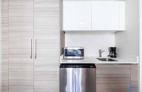 Hollywood Apartment | Studio - Steps from Hollywood Boardwalk